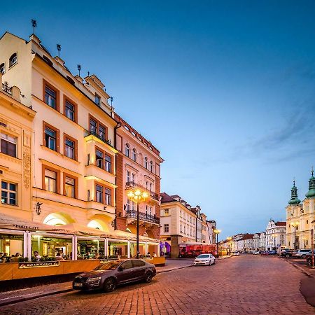 Modern Family Apt. With Central Square Entrance Hradec Kralove Luaran gambar