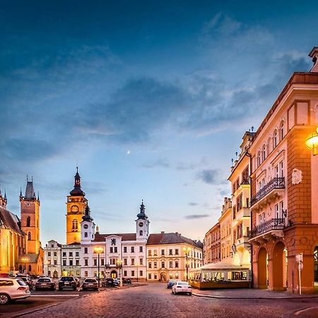Modern Family Apt. With Central Square Entrance Hradec Kralove Luaran gambar
