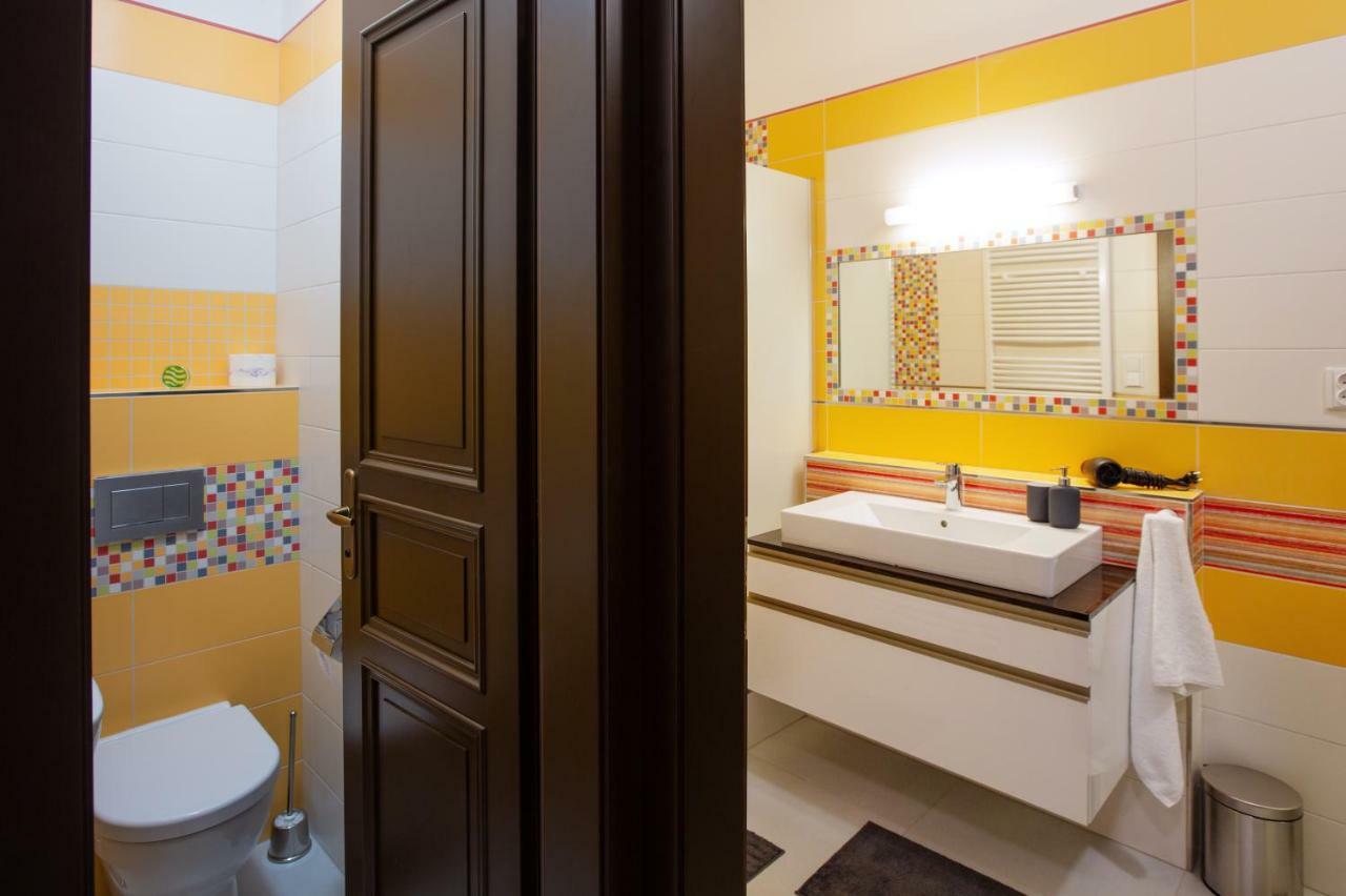 Modern Family Apt. With Central Square Entrance Hradec Kralove Luaran gambar