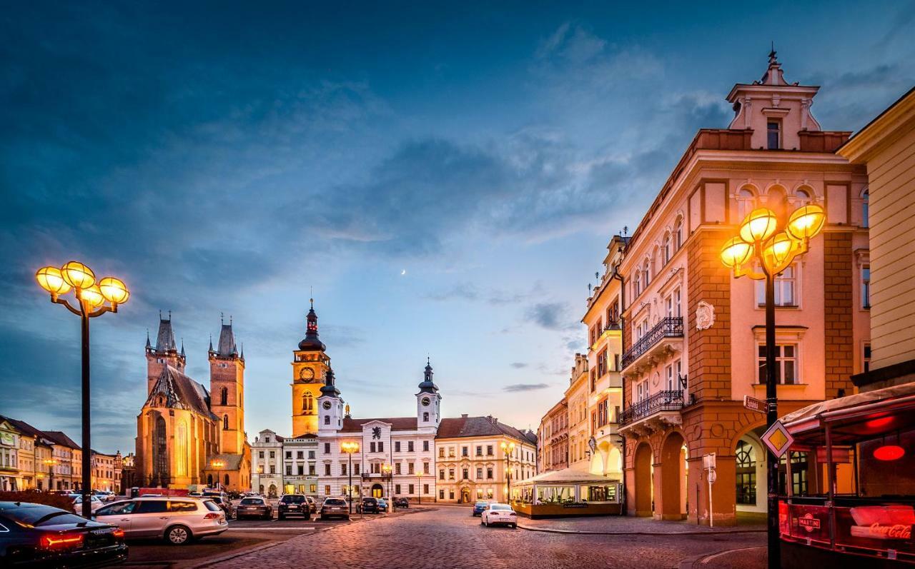 Modern Family Apt. With Central Square Entrance Hradec Kralove Luaran gambar